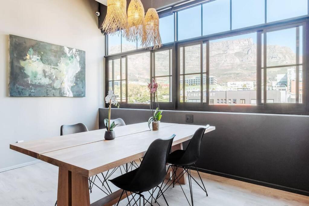 Urban Hideaway In The Heart Of The East Cape Town