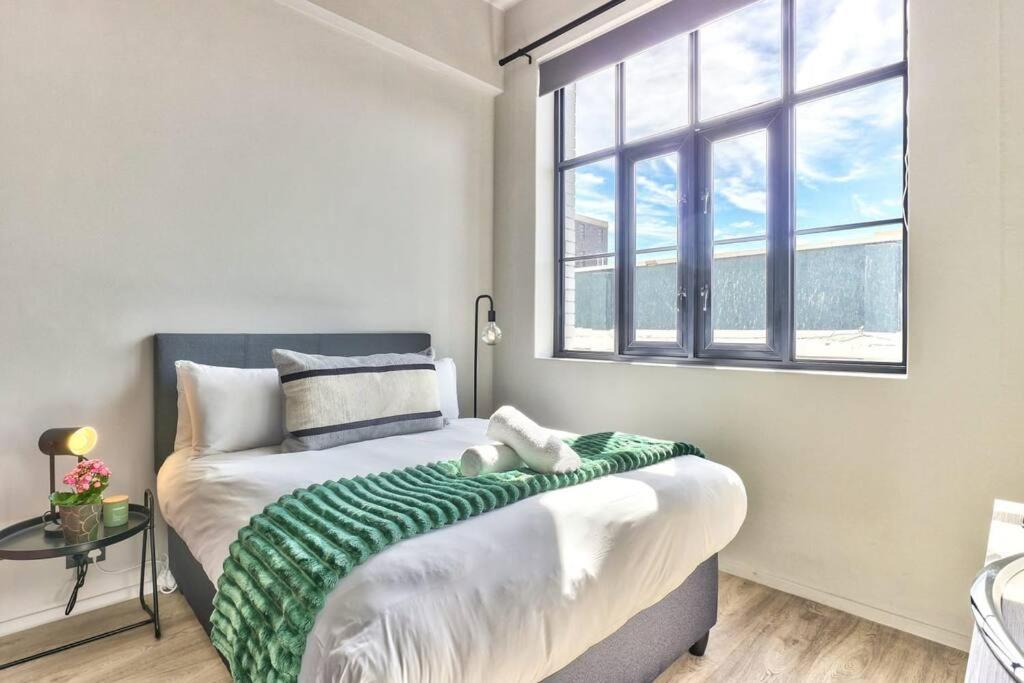 Urban Hideaway In The Heart Of The East Cape Town