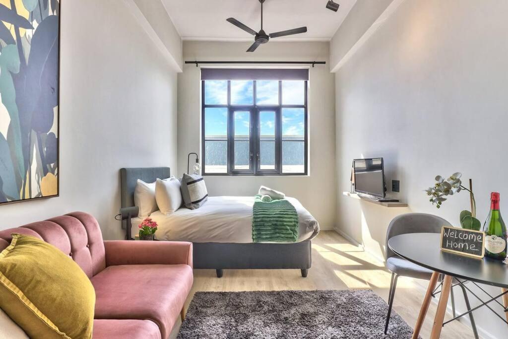 Urban Hideaway In The Heart Of The East Cape Town