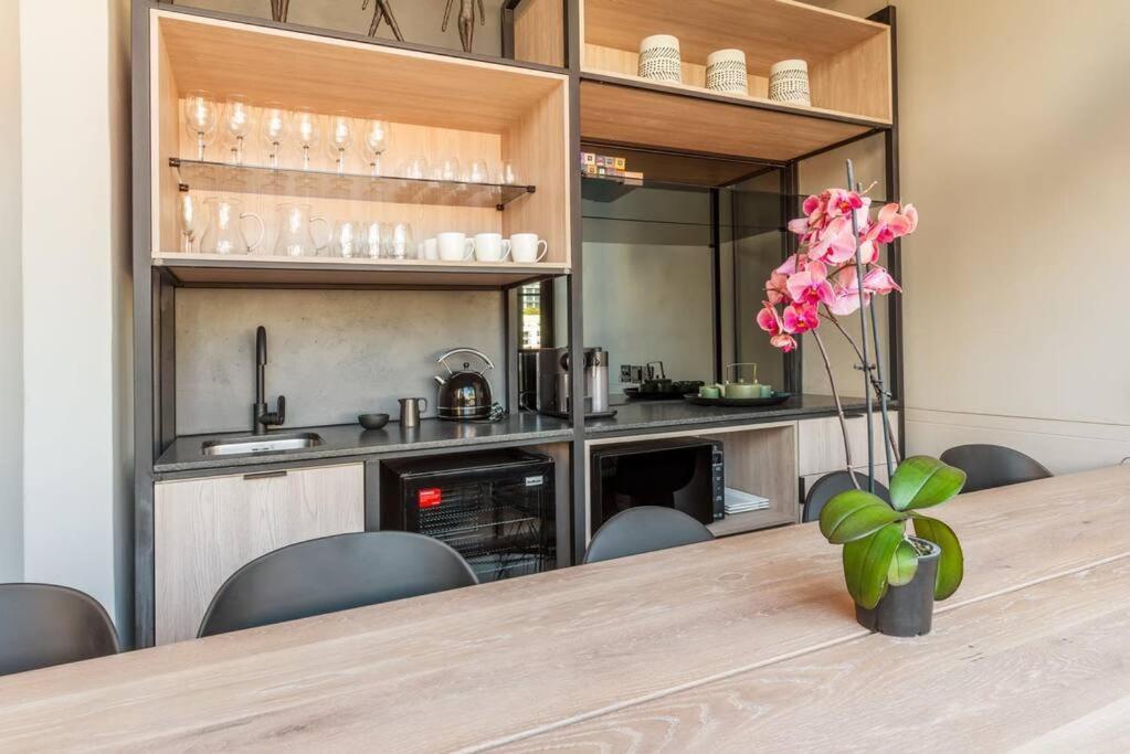 Urban Hideaway In The Heart Of The East Cape Town