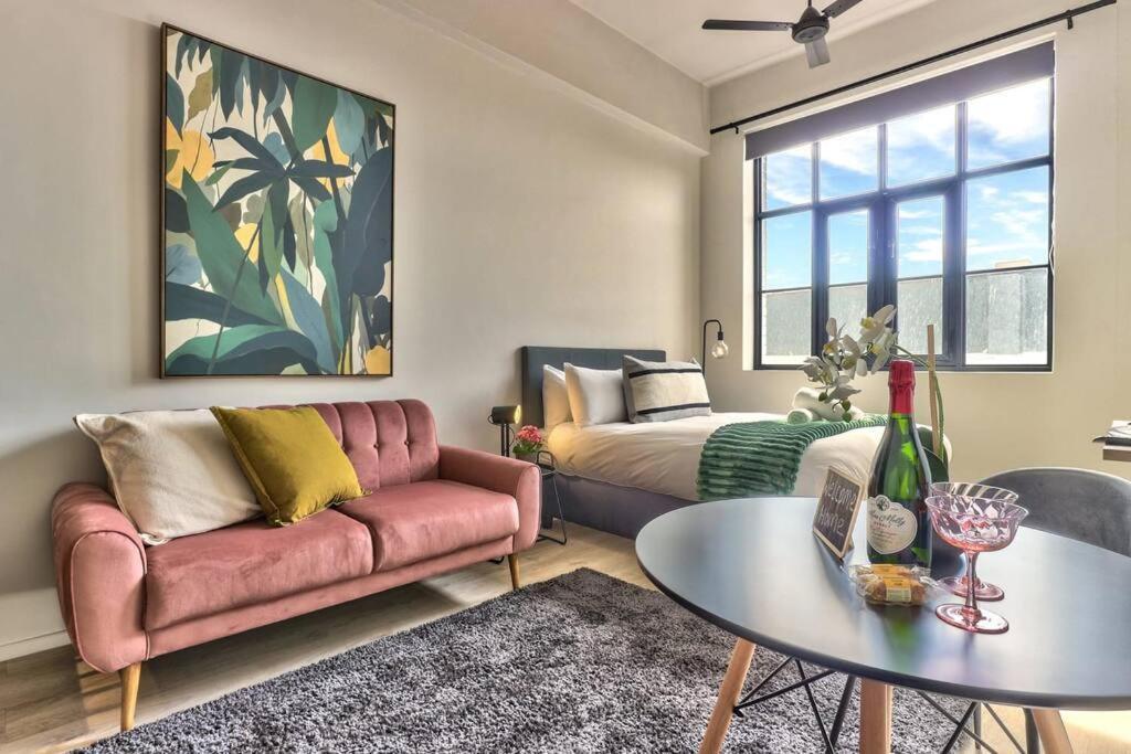 Urban Hideaway In The Heart Of The East *